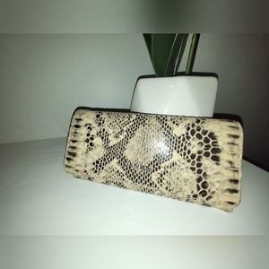 Price drop -EUC Danier Wallet